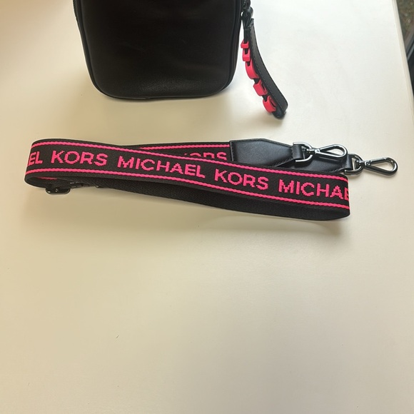 Michael Kors Black & Pink Leather Crossbody Bag With Normal Signs Of Wear - Picture 11 of 16